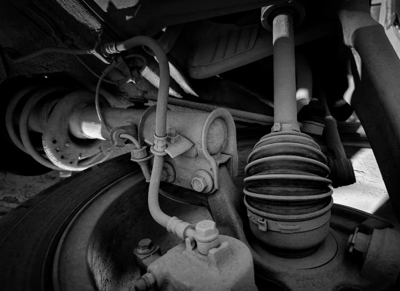 Leveling Kit vs. Lift Kit: Which Is Right for Your Truck? — Long Beach Alignment & Auto Repair blog